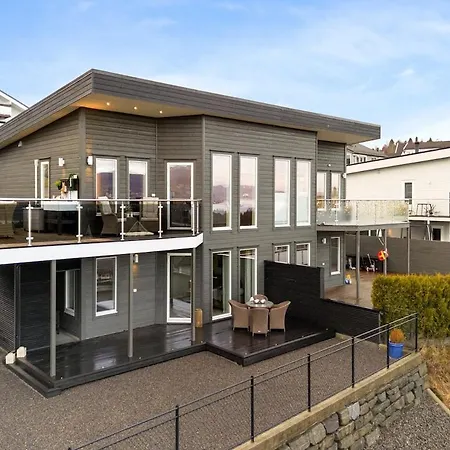 Semi-detached House With Lovely Views Of The Fjord Askoy
