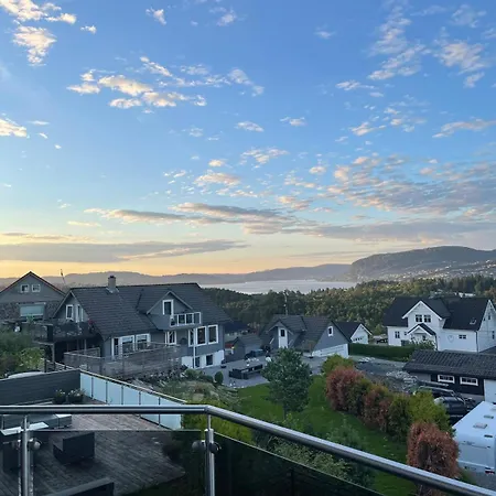 Semi-detached House With Lovely Views Of The Fjord Feriehus *