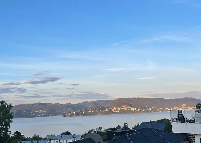 Nyaraló Semi-detached House With Lovely Views Of The Fjord Askøy