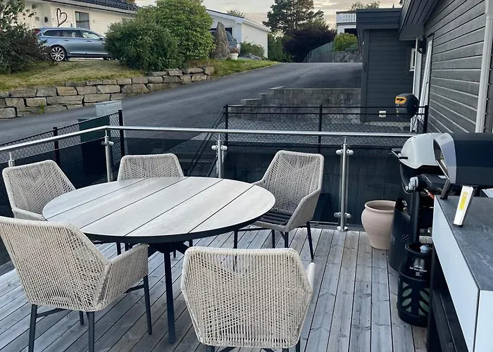 Semi-detached House With Lovely Views Of The Fjord Askøy